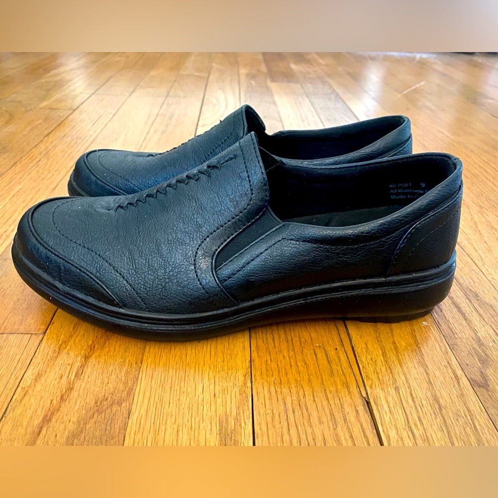 Easy Street Women’s Ultimate Slip On Black Shoes 9W NEW
